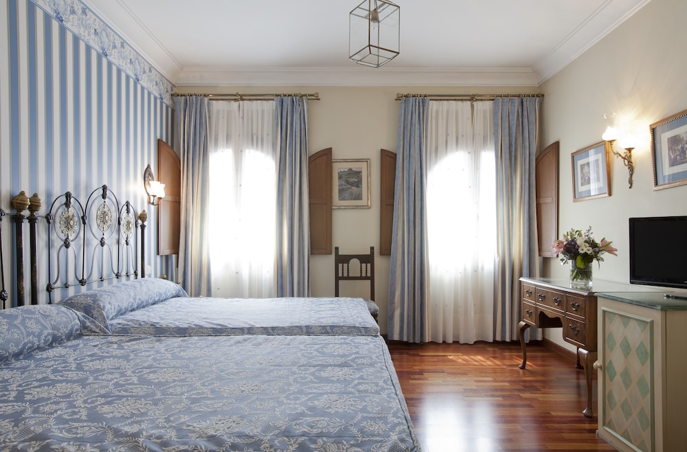 Hotel Doña Maria — Hotel rooms in Seville, Andalusia