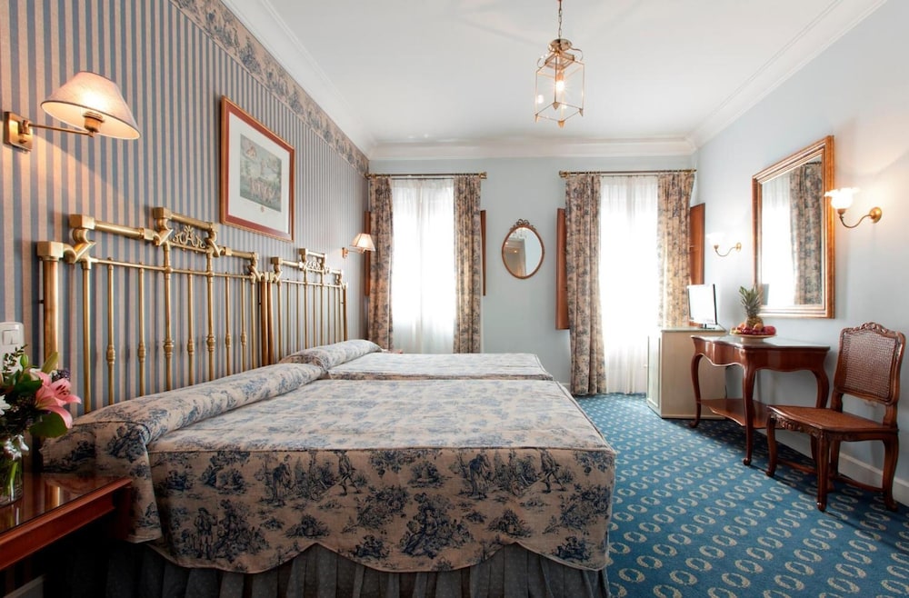 Hotel Doña Maria — Hotel rooms in Seville, Andalusia