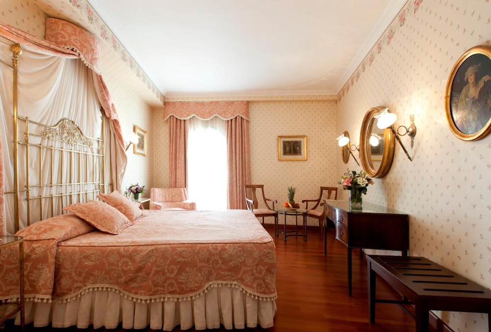 Hotel Doña Maria — Hotel rooms in Seville, Andalusia