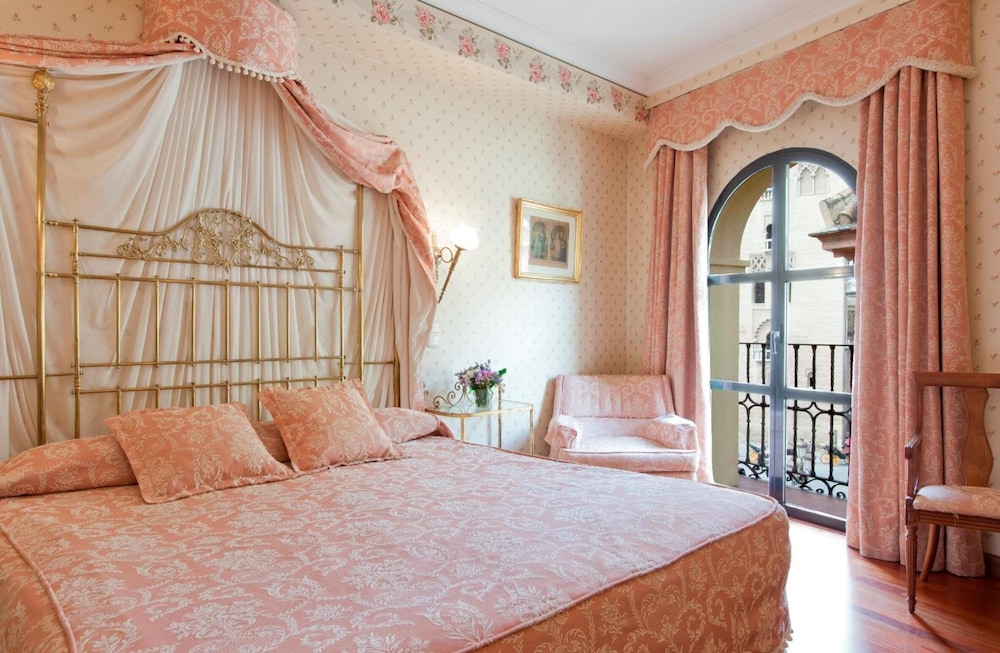 Hotel Doña Maria — Hotel rooms in Seville, Andalusia