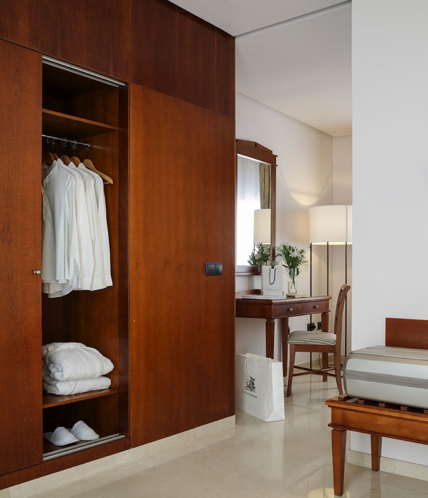 Hotel Fernando III — Hotel rooms in Seville, Andalusia
