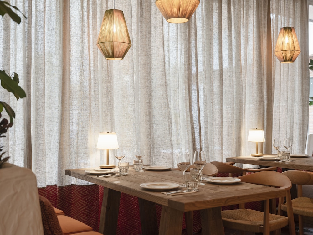 Hesperia Sevilla — Restaurant & bars in Seville, Andalusia