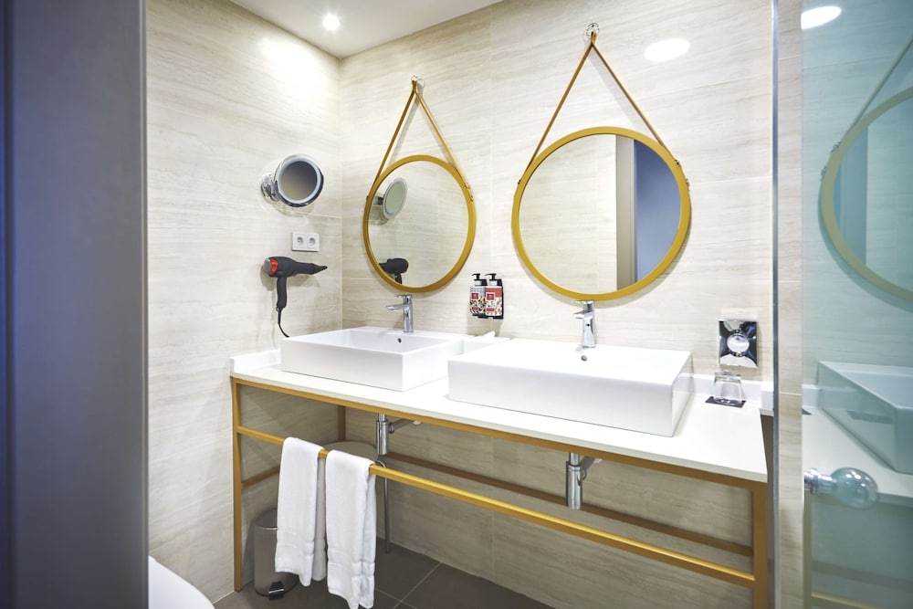 Hesperia Sevilla — Hotel rooms in Seville, Andalusia