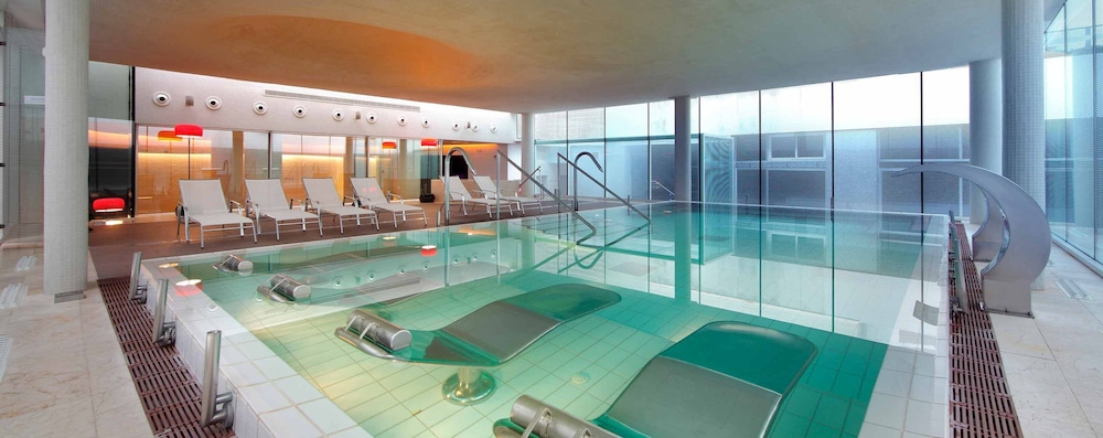 Hesperia Sevilla — Swimming pool in Seville, Andalusia