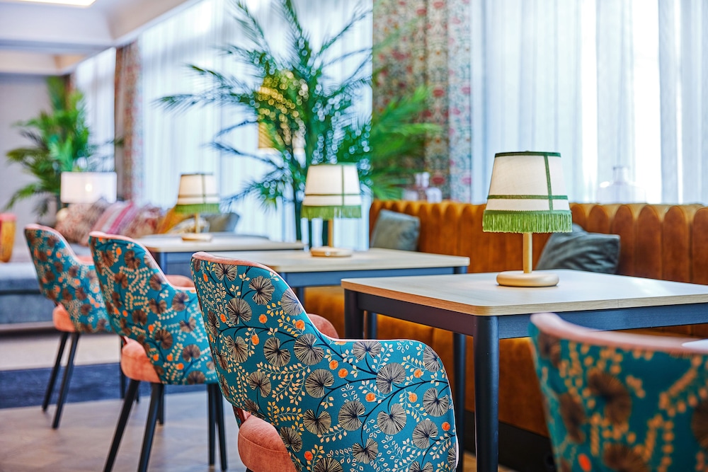 Hesperia Sevilla — Hotel building in Seville, Andalusia
