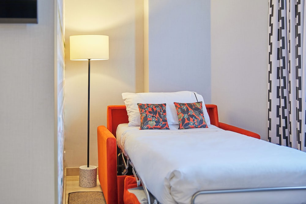 Hesperia Sevilla — Hotel rooms in Seville, Andalusia