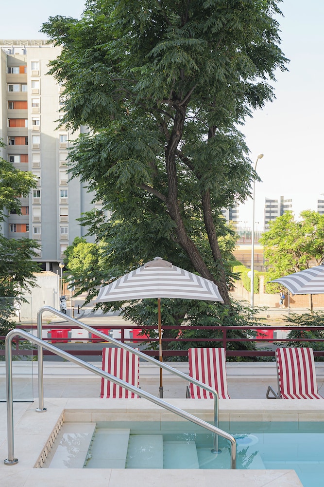 Hesperia Sevilla — Restaurant & bars in Seville, Andalusia