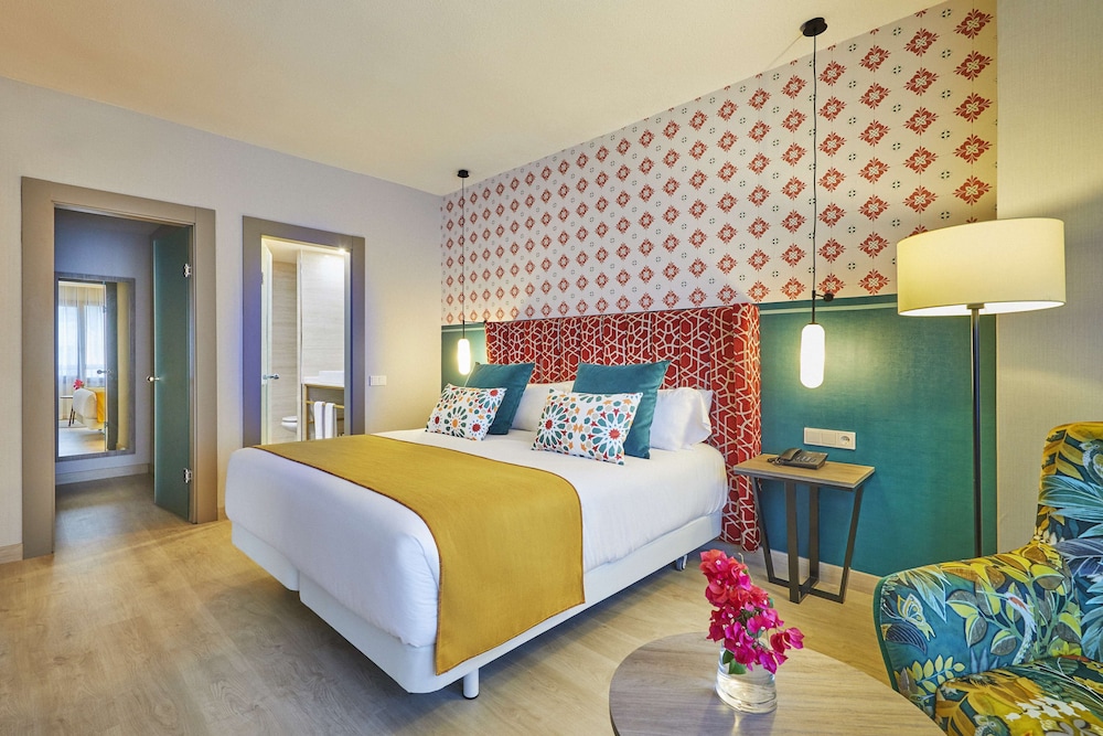 Hesperia Sevilla — Hotel rooms in Seville, Andalusia