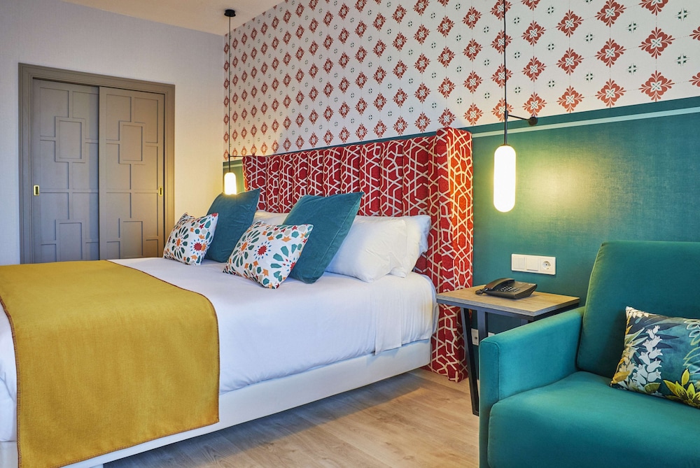 Hesperia Sevilla — Hotel rooms in Seville, Andalusia