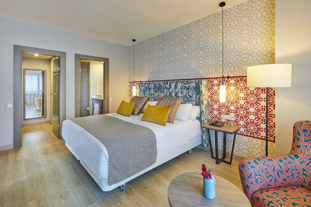 Hesperia Sevilla — Hotel rooms in Seville, Andalusia