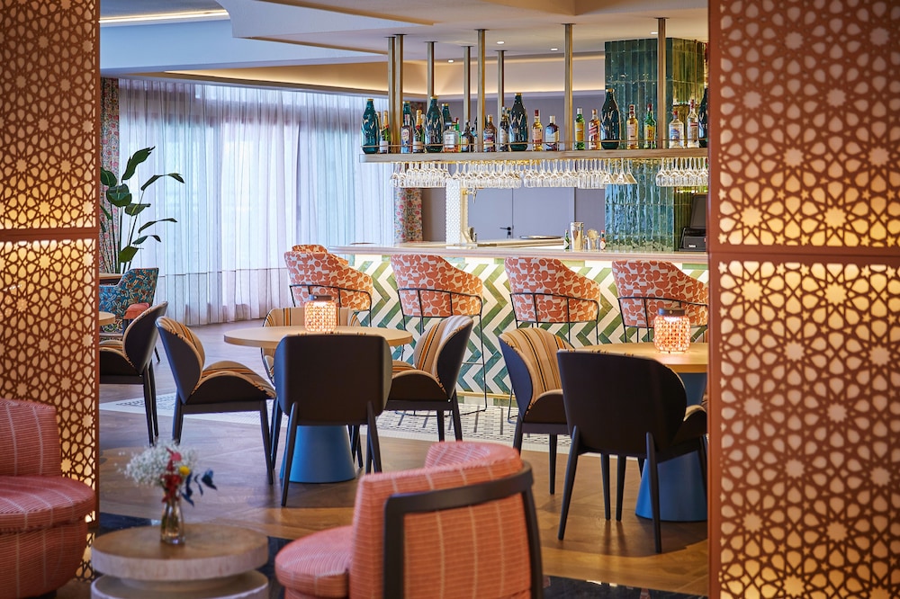 Hesperia Sevilla — Restaurant & bars in Seville, Andalusia
