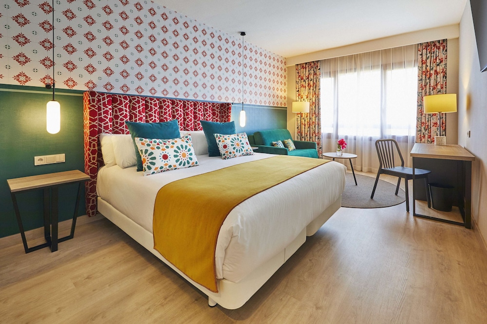 Hesperia Sevilla — Hotel rooms in Seville, Andalusia