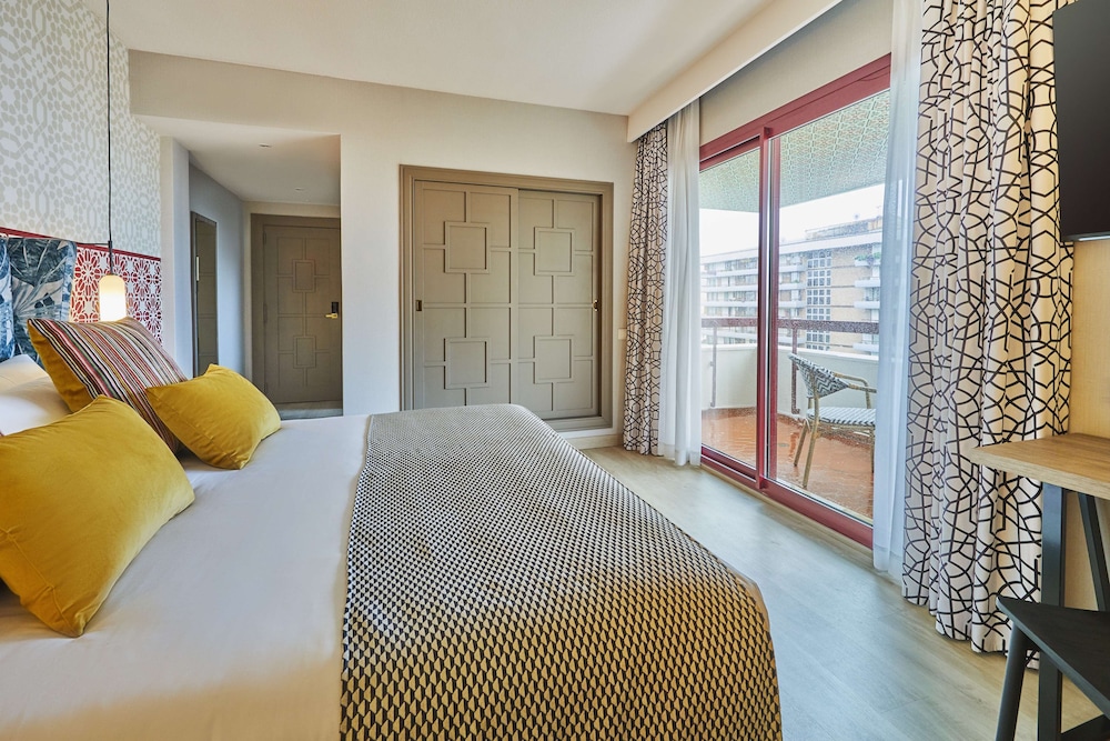 Hesperia Sevilla — Hotel rooms in Seville, Andalusia