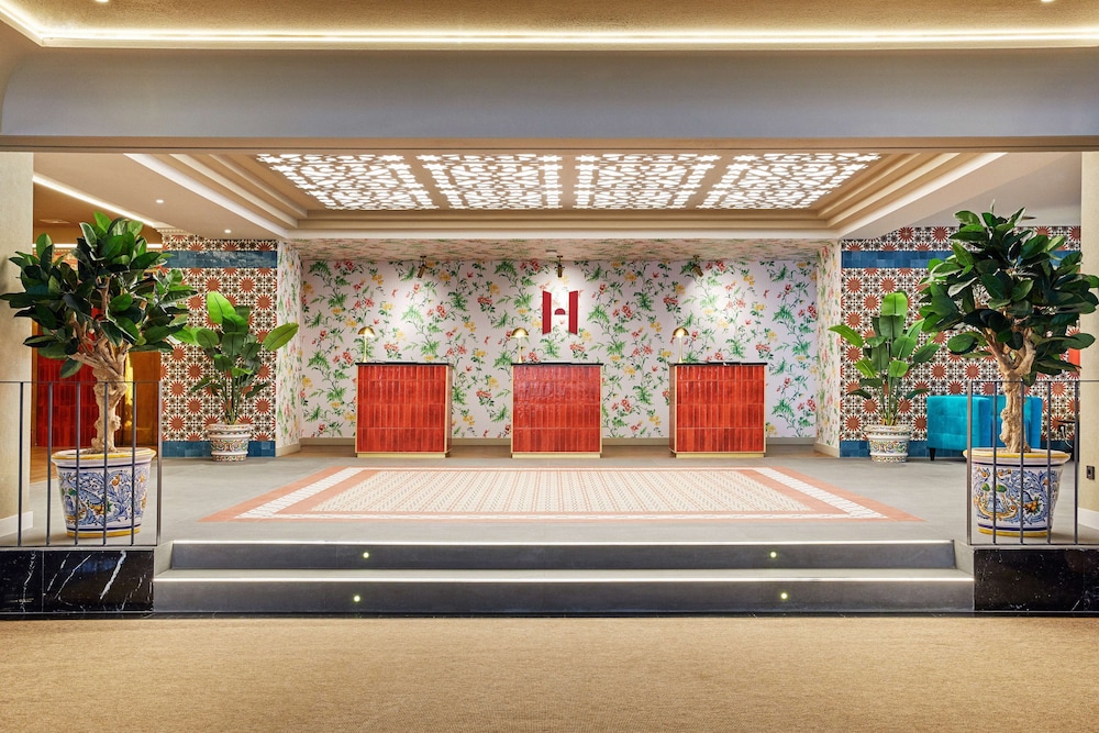 Hesperia Sevilla — Hotel building in Seville, Andalusia