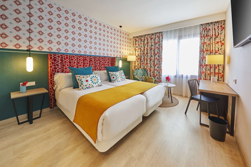 Hesperia Sevilla — Hotel rooms in Seville, Andalusia