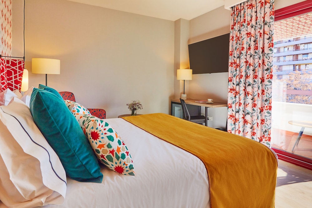 Hesperia Sevilla — Hotel rooms in Seville, Andalusia