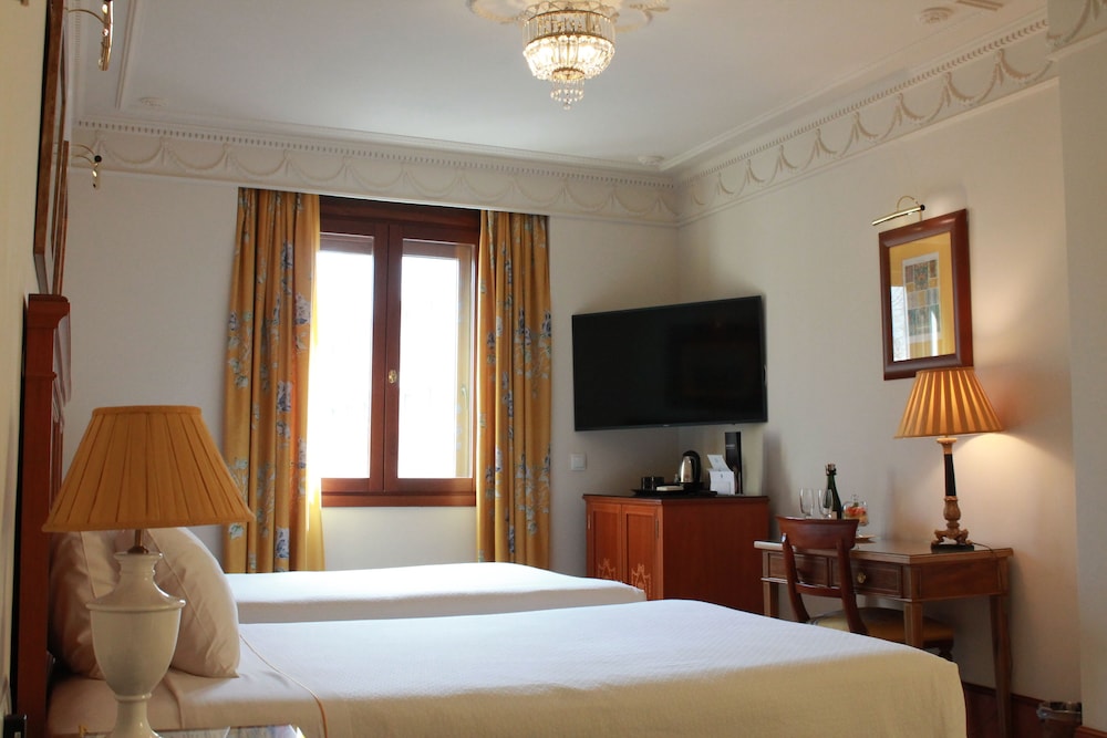Hotel Inglaterra Sevilla — Hotel rooms in Seville, Andalusia