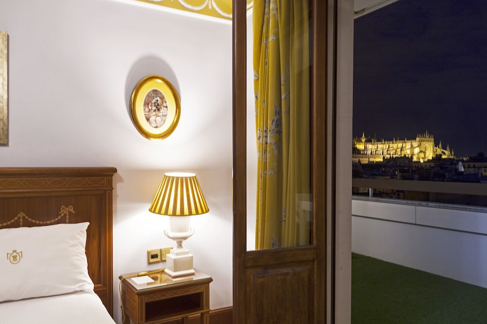 Hotel Inglaterra Sevilla — Hotel rooms in Seville, Andalusia