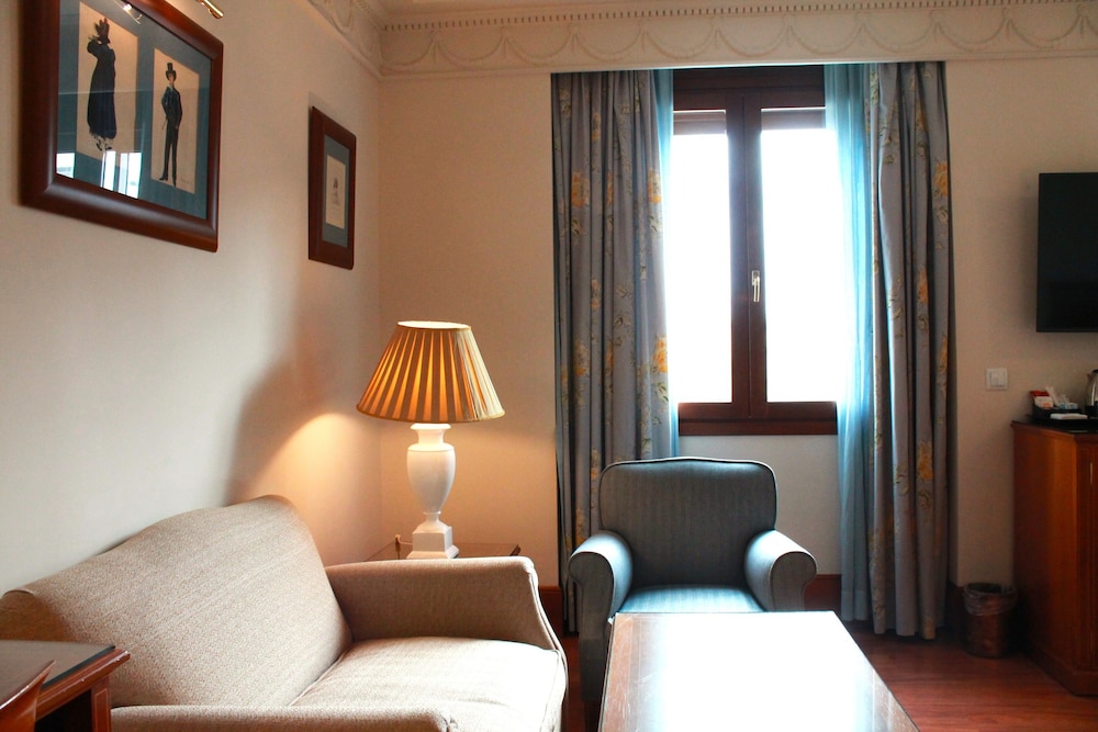 Hotel Inglaterra Sevilla — Hotel rooms in Seville, Andalusia