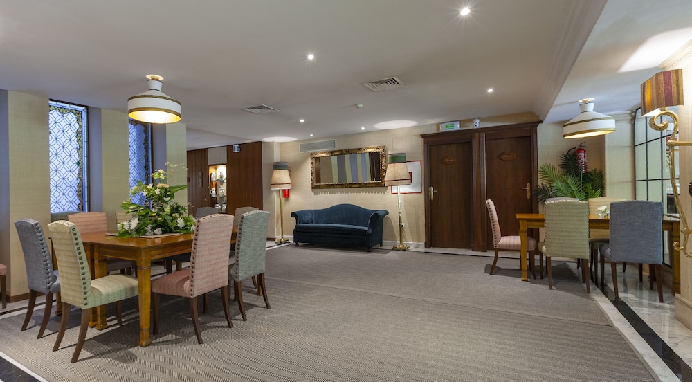 Hotel Inglaterra Sevilla — Hotel rooms in Seville, Andalusia