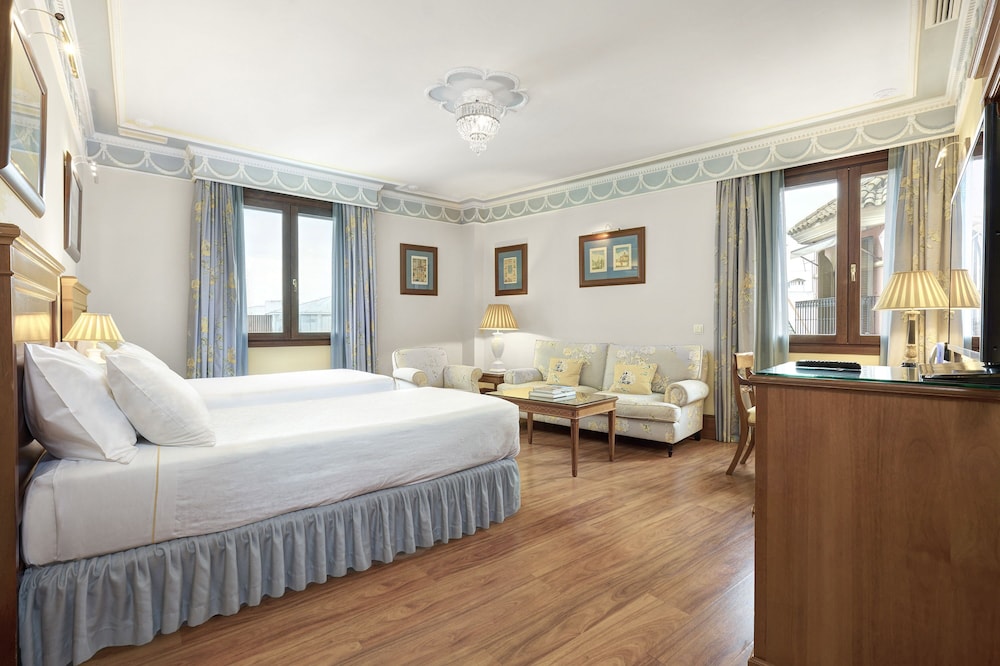 Hotel Inglaterra Sevilla — Hotel rooms in Seville, Andalusia