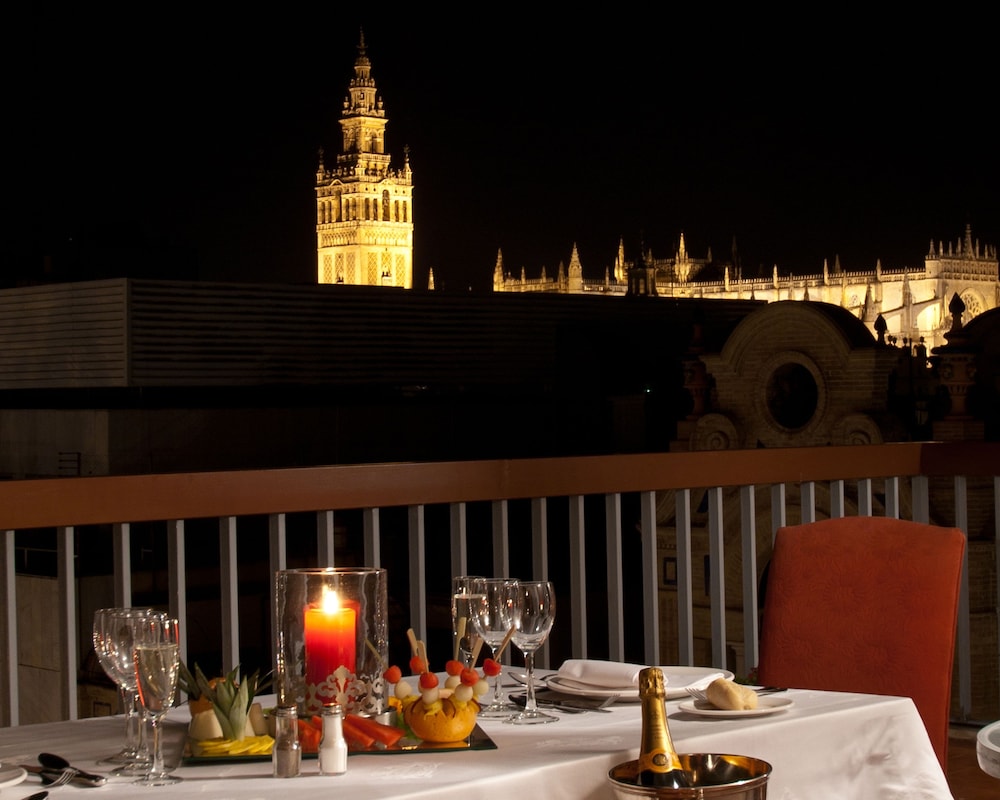 Hotel Inglaterra Sevilla — Restaurant & bars in Seville, Andalusia