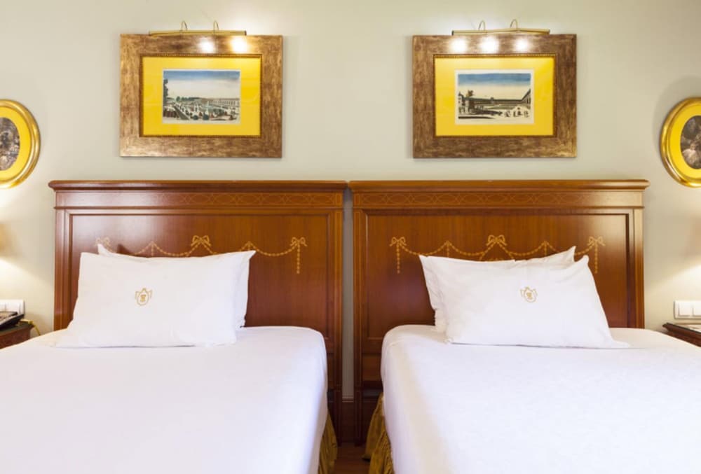 Hotel Inglaterra Sevilla — Hotel rooms in Seville, Andalusia