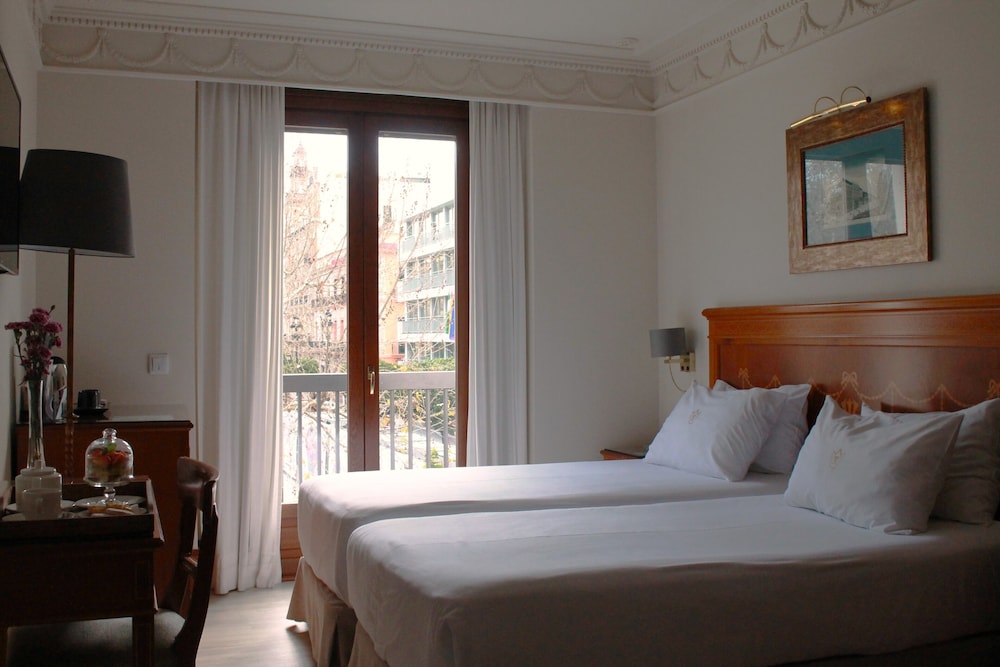 Hotel Inglaterra Sevilla — Hotel rooms in Seville, Andalusia