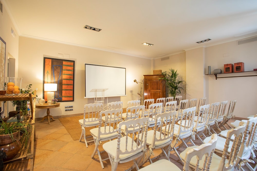 Hospes Las Casas del Rey de Baeza, a Member of Design Hotels — Hotel building in Seville, Andalusia