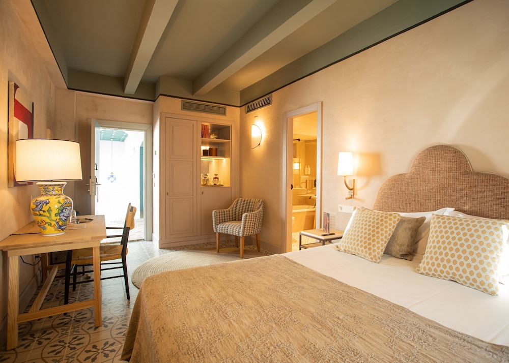 Hospes Las Casas del Rey de Baeza, a Member of Design Hotels — Hotel rooms in Seville, Andalusia