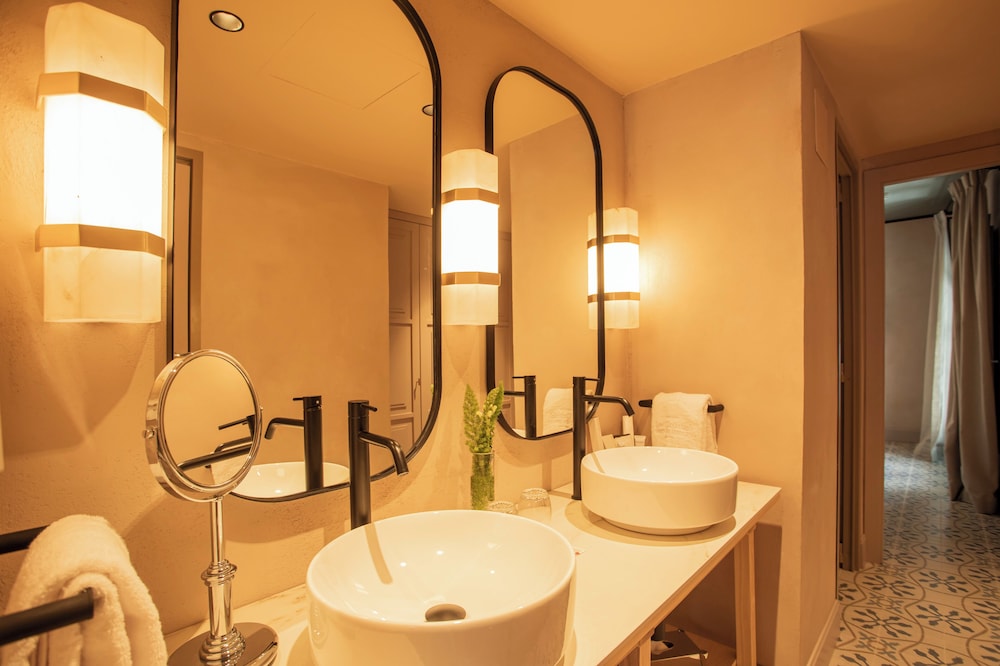 Hospes Las Casas del Rey de Baeza, a Member of Design Hotels — Hotel rooms in Seville, Andalusia