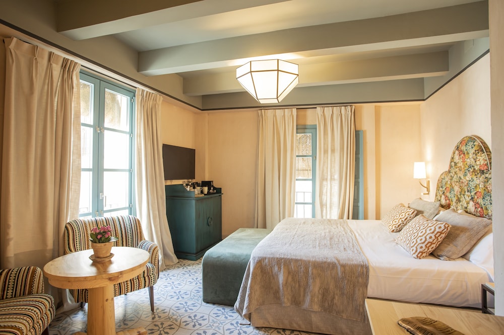 Hospes Las Casas del Rey de Baeza, a Member of Design Hotels — Hotel rooms in Seville, Andalusia