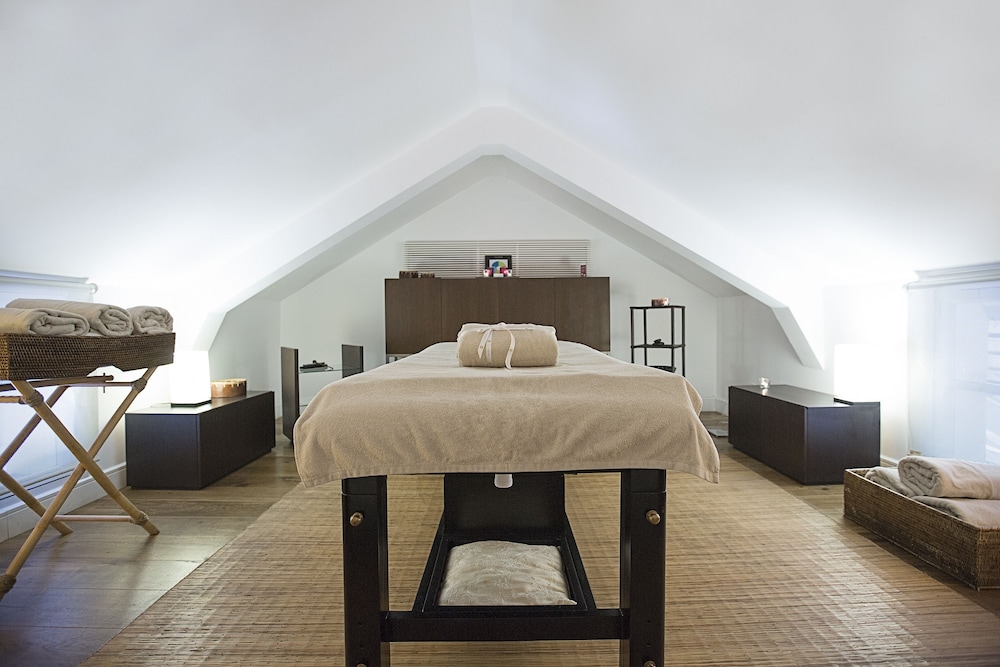 Hospes Las Casas del Rey de Baeza, a Member of Design Hotels — Hotel rooms in Seville, Andalusia