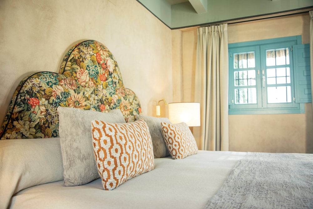 Hospes Las Casas del Rey de Baeza, a Member of Design Hotels — Hotel rooms in Seville, Andalusia