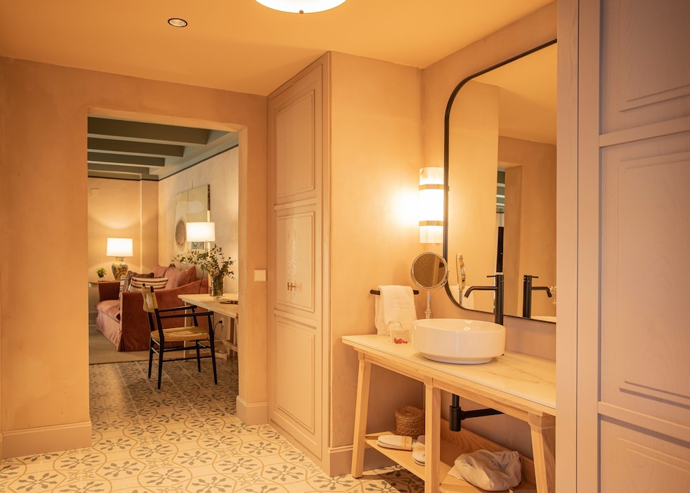 Hospes Las Casas del Rey de Baeza, a Member of Design Hotels — Hotel rooms in Seville, Andalusia