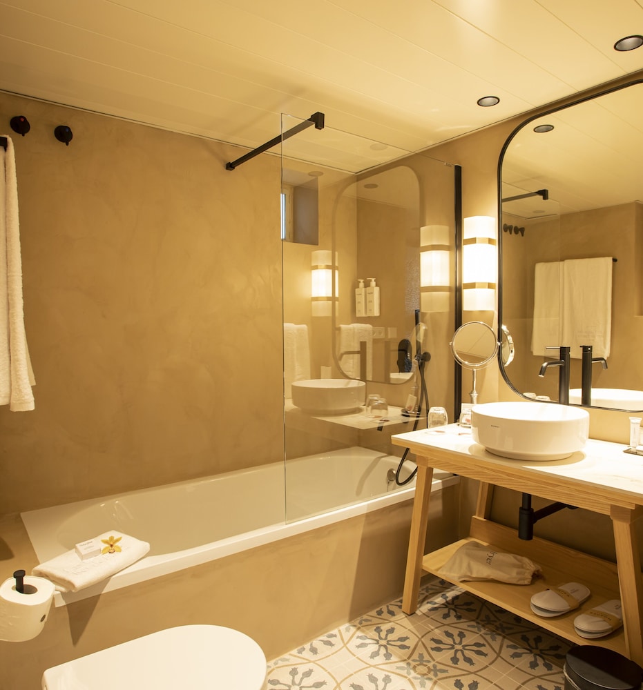 Hospes Las Casas del Rey de Baeza, a Member of Design Hotels — Hotel rooms in Seville, Andalusia