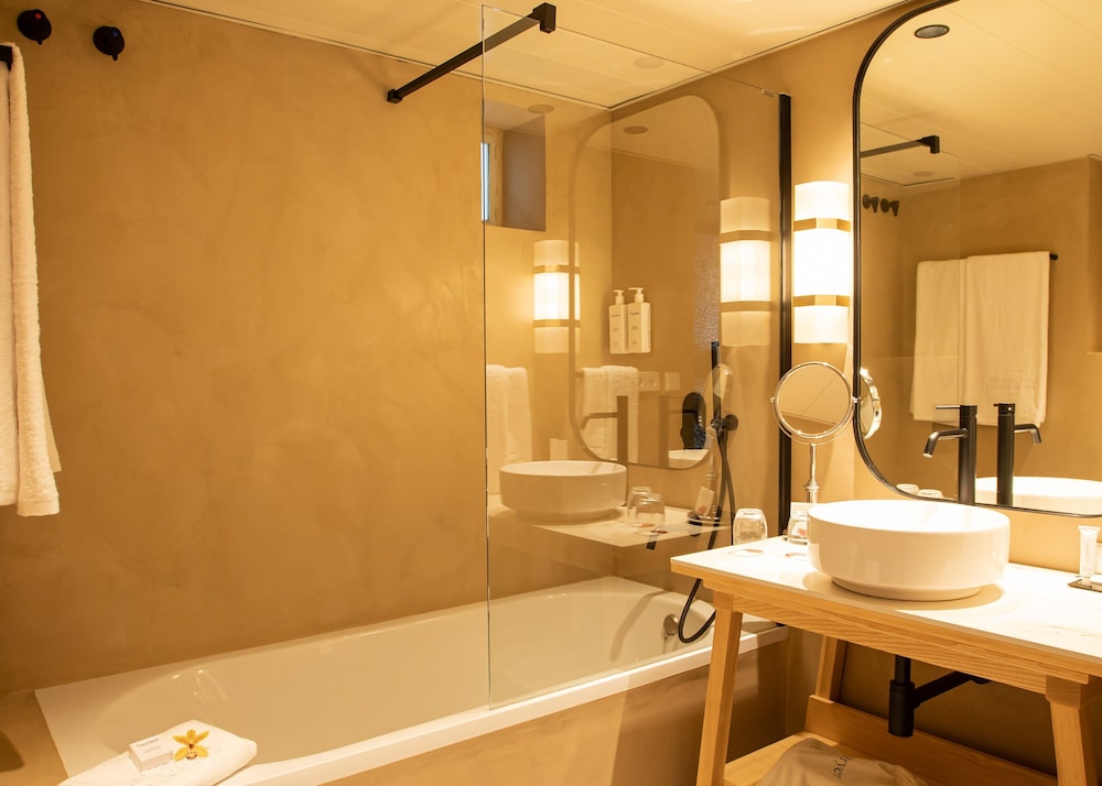 Hospes Las Casas del Rey de Baeza, a Member of Design Hotels — Hotel rooms in Seville, Andalusia