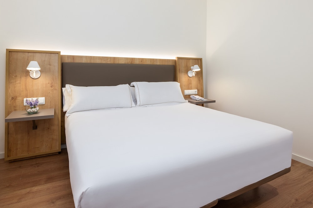 Virgen de los Reyes Hotel — Hotel rooms in Seville, Andalusia