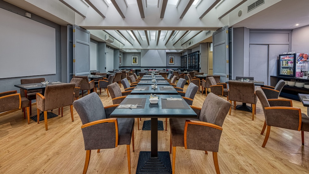 Virgen de los Reyes Hotel — Restaurant & bars in Seville, Andalusia
