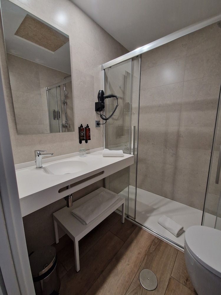 Virgen de los Reyes Hotel — Hotel rooms in Seville, Andalusia