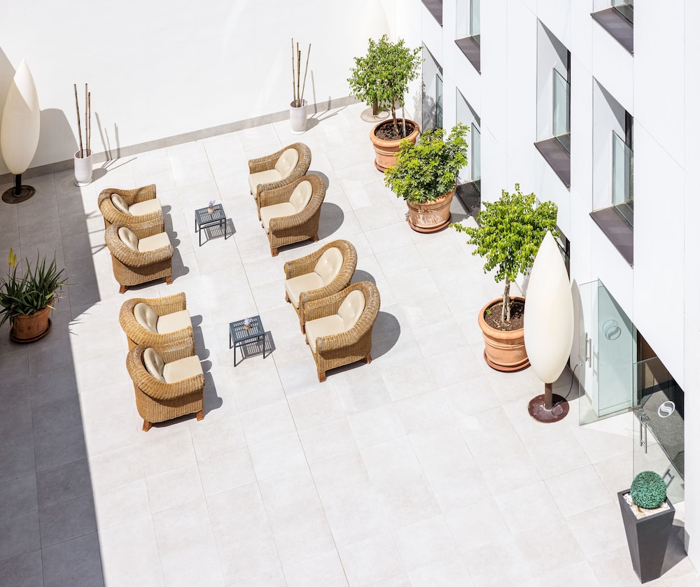 Virgen de los Reyes Hotel — Hotel building in Seville, Andalusia