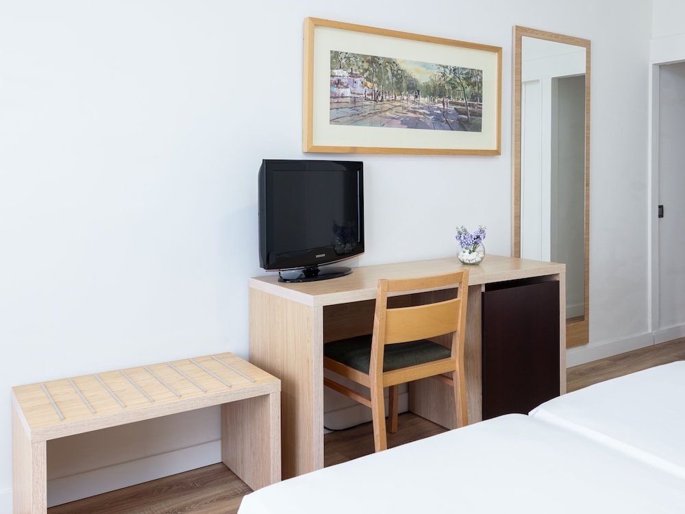 Virgen de los Reyes Hotel — Hotel rooms in Seville, Andalusia