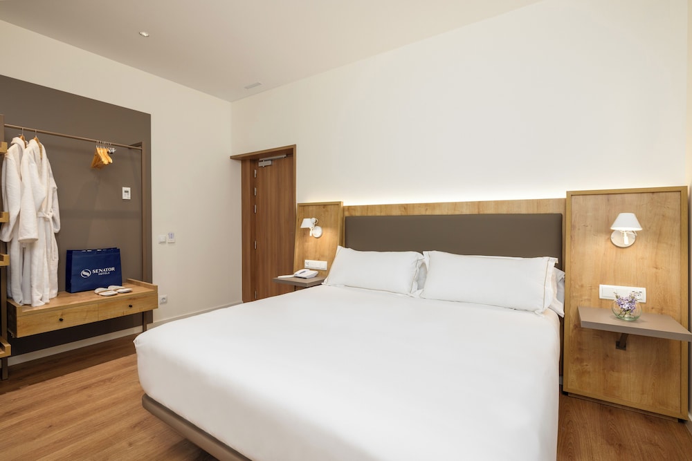 Virgen de los Reyes Hotel — Hotel rooms in Seville, Andalusia