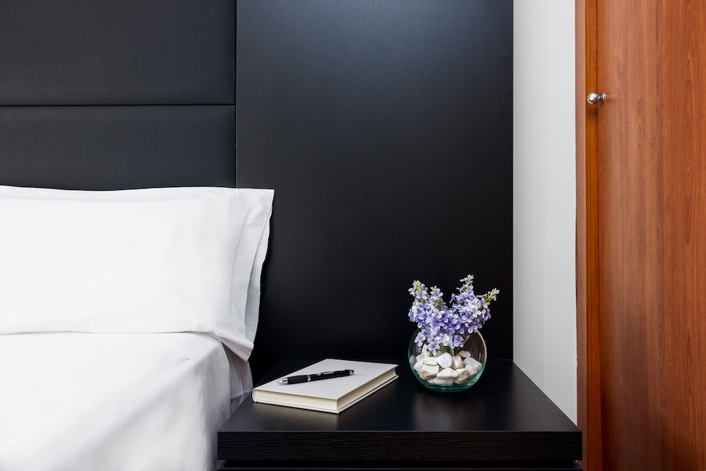 Virgen de los Reyes Hotel — Hotel rooms in Seville, Andalusia
