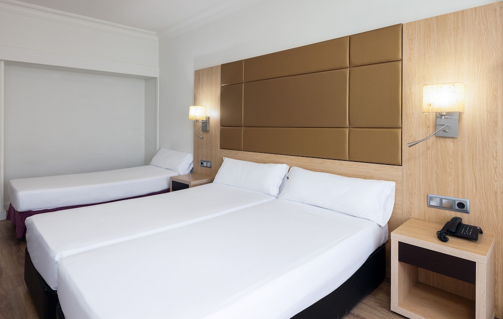 Virgen de los Reyes Hotel — Hotel rooms in Seville, Andalusia
