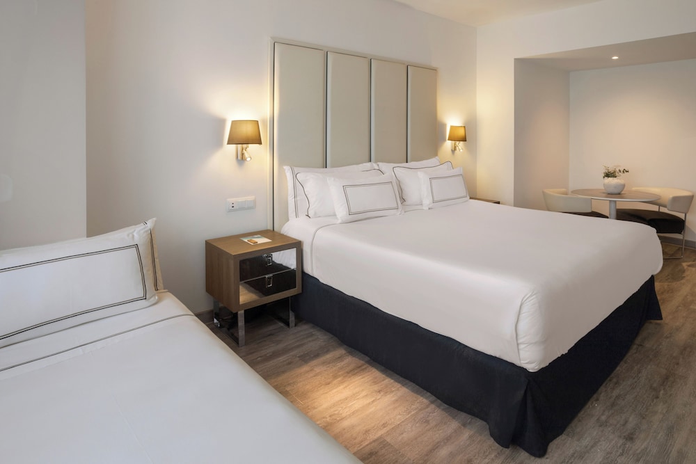 Melia Lebreros — Hotel rooms in Seville, Andalusia