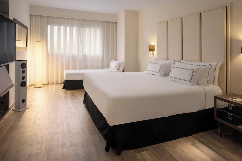 Melia Lebreros — Hotel rooms in Seville, Andalusia