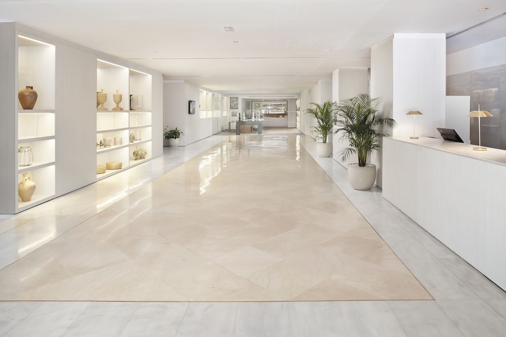 Melia Lebreros — Hotel building in Seville, Andalusia