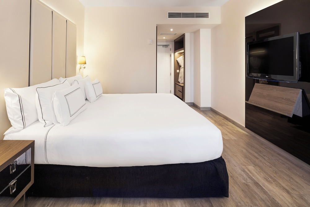 Melia Lebreros — Hotel rooms in Seville, Andalusia