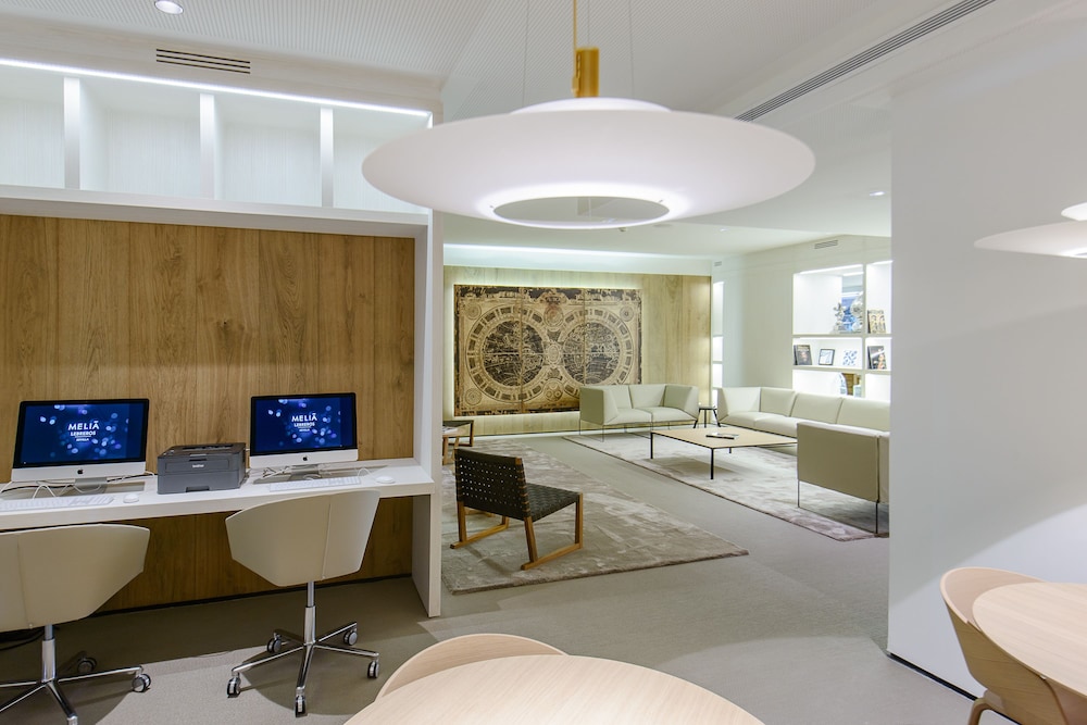 Melia Lebreros — Hotel building in Seville, Andalusia